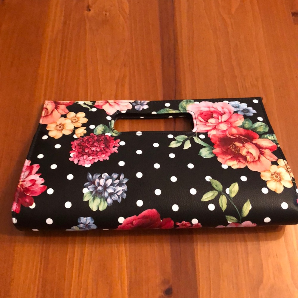 FLORAL PRINT CLUTCH